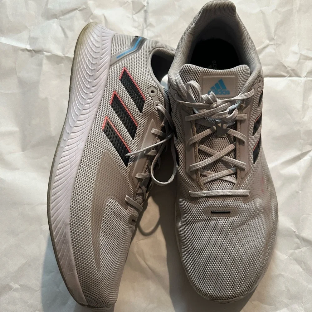 Adidas Men's Light Gray Athletic Shoes